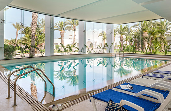 piscine couverte(indoor pool)